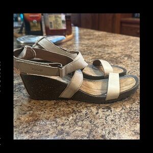 Teva Women's size 6 Leather Cream Wedge Sandals